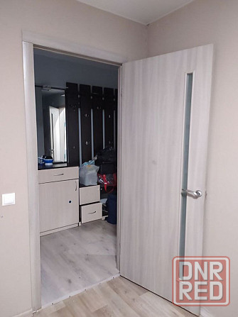 Двухкомнатная квартира с современным ремонтом, в опрятном состоянии. Калининский район, пр-кт Ильича Донецк - изображение 2