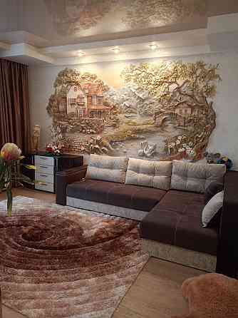 Продам 2-ю квартиру, сталинку, в самом центре города! Макеевка