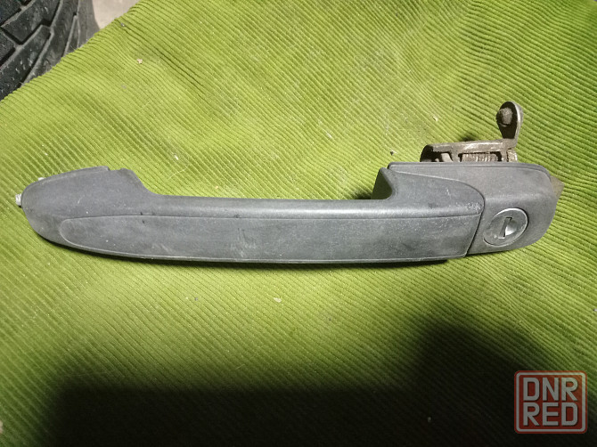 Продаю наружную ручку на водительскую дверь на ладу калина Донецк - изображение 1