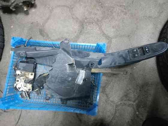 Продаю всякую мелочь на водительскую дверь на лада калина Донецк