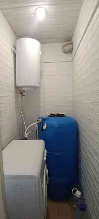 Сдам 1-но комнатную 3/9 в Калининском р-не. Всё есть. Накопительный и нагревательный баки. Донецк