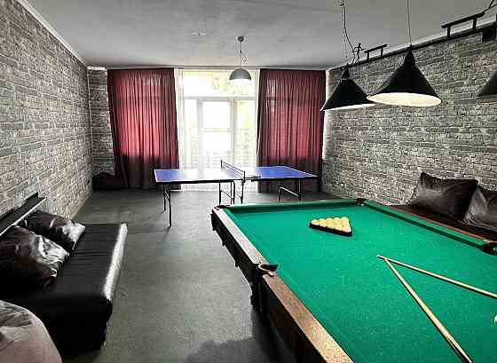 Сдаётся шикарный дом с баней, бильярдом посуточно для отдыха в центре. Киевский район Донецк