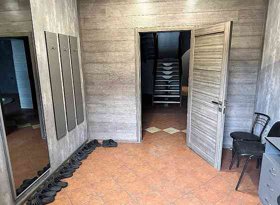 Сдаётся шикарный дом с баней, бильярдом посуточно для отдыха в центре. Киевский район Донецк