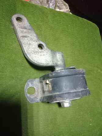 Продаю заднюю опору двигателя на 2110,2112 с кронштейном Донецк