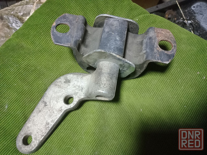 Продаю заднюю опору двигателя на 2110,2112 с кронштейном Донецк - изображение 1