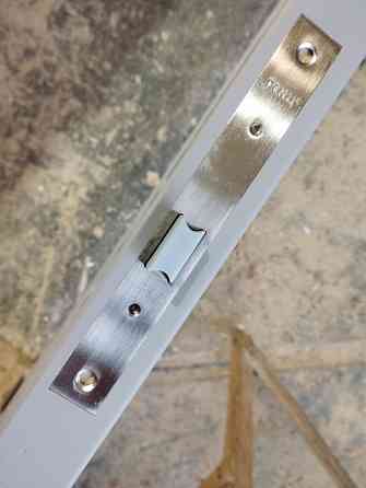 Врезка фурнитуры в межкомнатные двери. Сборка в блок Донецк