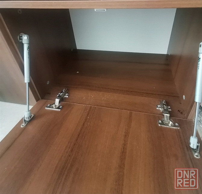 Продам шкаф (торговый), находится в ЦУМе Донецк - изображение 2