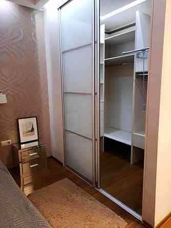 Сдаётся крупногабаритная квартира-студия.Возле Перинатального центра. Донецк