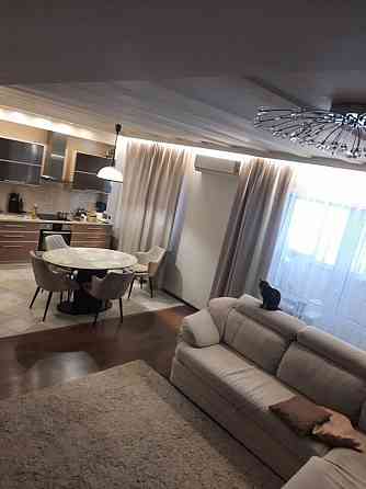 Сдаётся крупногабаритная квартира-студия.Возле Перинатального центра. Донецк