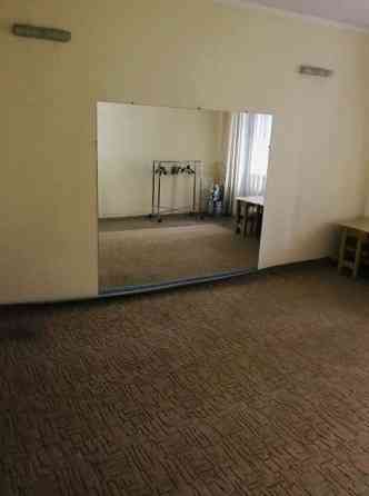 Продам 89,1кв.м нежилое помещение м-н "Голубой" Донецк