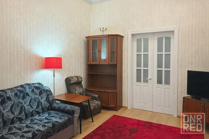 Продается трехкомнатная квартира в Ильичевском районе Мариуполь - изображение 1