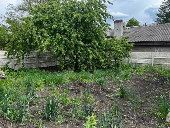 Продам 2 дома фактически на одном участке (84 м2 и 77 м2) в районе Жд вокзала (от собственника). Донецк