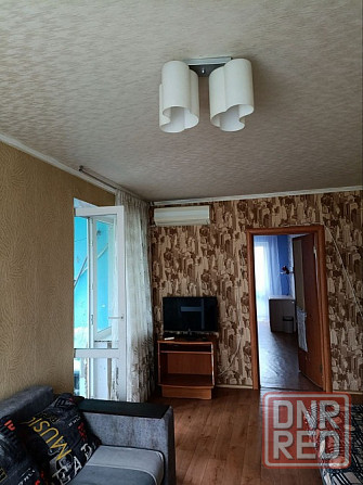 Сдам 3 к. кв. в Пролетарском р-не, с накопителем, в офис ехать не нужно Донецк - изображение 1