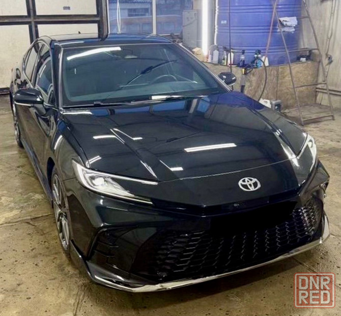 Toyota Camry 80 Гибрид 2024 год пробег 14 тыс км состояние новой машины полное переоформление Донецк - изображение 1