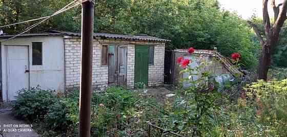 Продам дом в Еленовке. Дом 100 м2, земля 20 соток,вода в доме и на улице колодец,отопление печное.ан Донецк