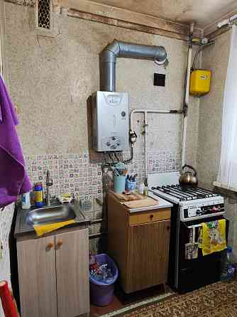 продается 2 комн. кв в центре, р-н автовокзала Харцызск