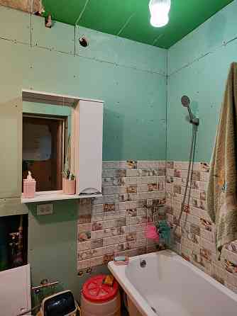 продается 2 комн. кв в центре, р-н автовокзала Харцызск