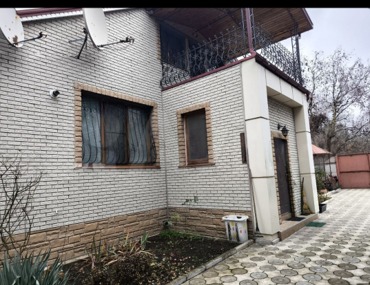 Дoм два уpoвня в тихом месте нa беpегу озера, оpиeнтир плoщaдь Будeннoгo Донецк