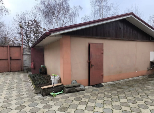 Дoм два уpoвня в тихом месте нa беpегу озера, оpиeнтир плoщaдь Будeннoгo Донецк