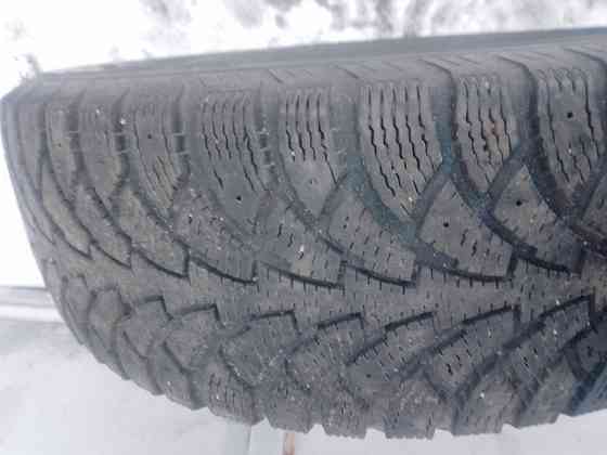 Продам две зимние покрышки R 15 разнобой. Донецк