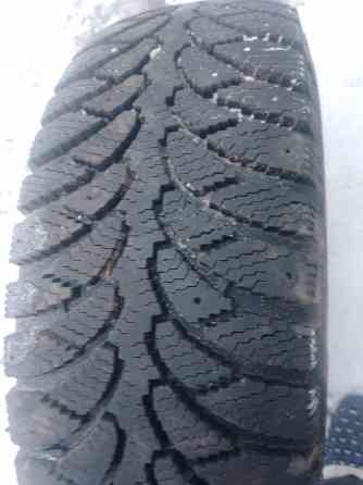 Продам две зимние покрышки R 15 разнобой. Донецк