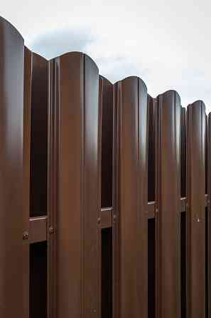 Штакетник металлический - лучшее решение для забора, разные формы, цвета и под дерево от производите Донецк