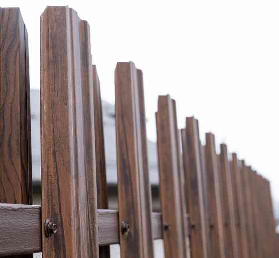 Штакетник металлический - лучшее решение для забора, разные формы, цвета и под дерево от производите Донецк