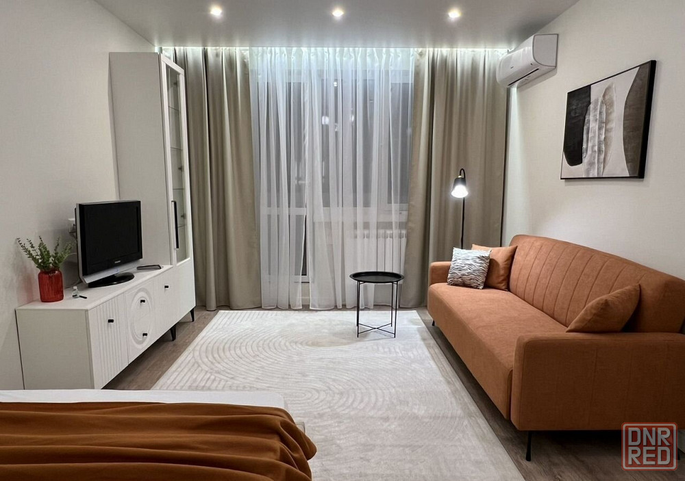 Сдаю однокомнатную квартиру 38.0 м² этаж 2/4 город Донецк, Ворошиловский район, бульвар Пушкина Донецк - изображение 1