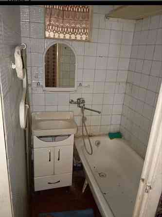 Продам трехкомнатную на Бирюзова Донецк