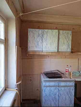 Продам трехкомнатную на Бирюзова Донецк