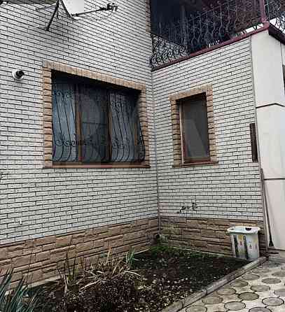 дом пл Буденного на берегу озера Донецк