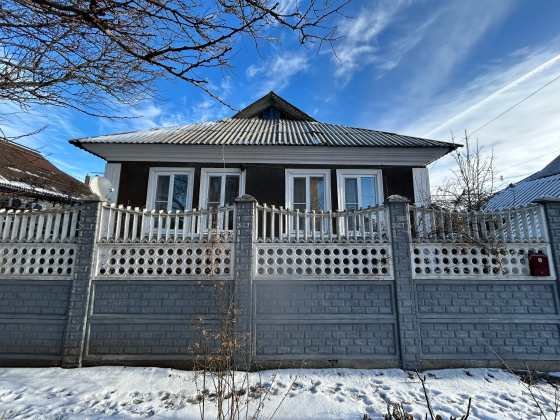 Продается добротный дом . Макеевка, Зеленый Мирный ( напротив школы 49 Макеевка