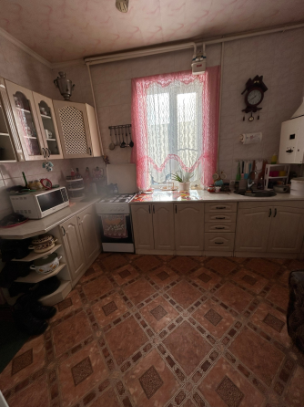 Продается добротный дом . Макеевка, Зеленый Мирный ( напротив школы 49 Макеевка