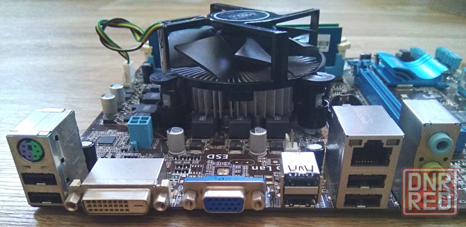 Asus P8H61-M LE Socket 1155 + DDR3 4+2Gb 1333MHz + Intel Core i3-2100 3.1 GHz + кулер - комплект - Донецк - изображение 2