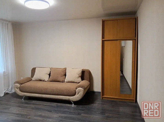 Сдаю двухкомнатную квартиру на 4 этаже многоэтажного дома в Ворошиловском районе Донецк - изображение 1