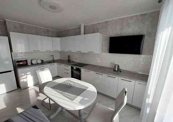 Сдам 1-комнатную квартиру 47м2 в Калининском р-не.Есть вся необходимая мебель и бытовая техника. Донецк