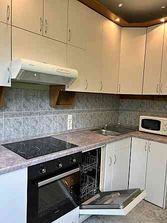 Сдается двухкомнатная квартира в Ворошиловском районе по улице Артема (ориентир Тц "Континент"). Донецк