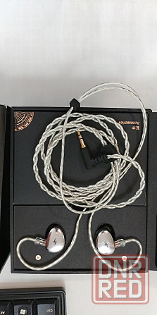 Продаю динамические внутриканальные наушники Simgot EA500 Макеевка - изображение 1