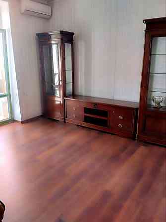 Продается 2-х комнатная квартира (сталинка) в центре города. Мариуполь