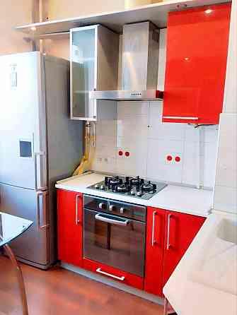 Продается 2-х комнатная квартира (сталинка) в центре города. Мариуполь