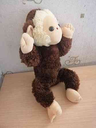 Продам игрушку обезьяна большая Донецк