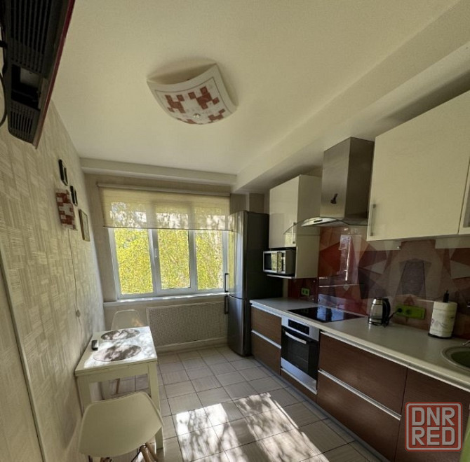 Сдаю двухкомнатную квартиру на 4 этаже многоэтажного дома в Ворошиловском районе Донецк - изображение 1