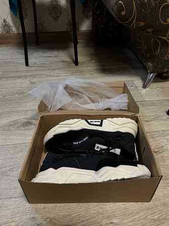 Продам новые кроссовки Макеевка