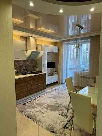 Сдаю двухкомнатную квартиру 63 кв м в отличном состоянии на длительный срок. Донецк