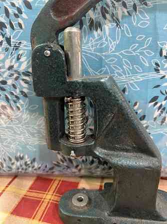 Пресс для установки кнопок, люверсов Макеевка