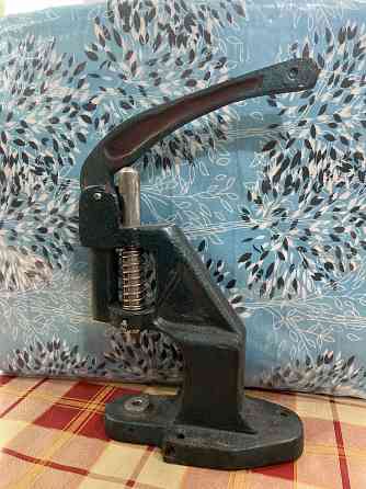 Пресс для установки кнопок, люверсов Макеевка