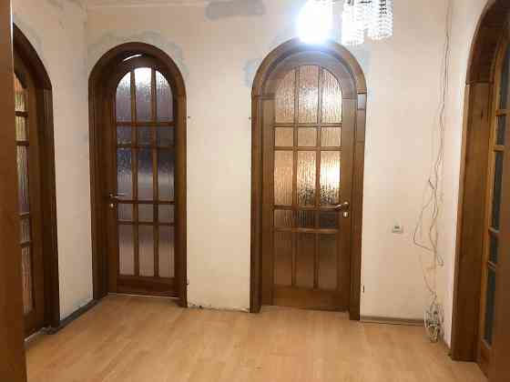 Продам 4-рех ком. квартиру (хольная) Донецк