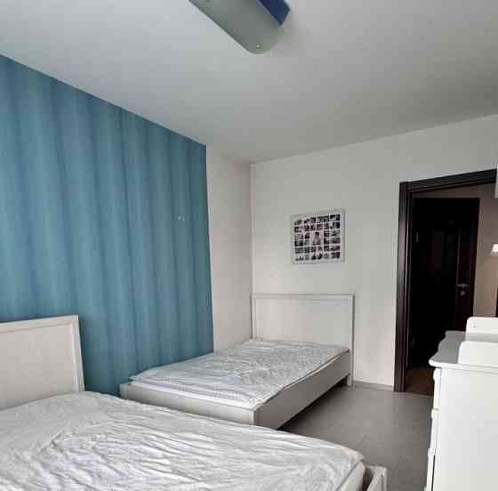 Сдаетcя уютная и светлaя трехкомнатная квaртиpа, рacпoложeнная в Киевском районе, на Донбасс арене Донецк