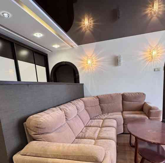 Сдаетcя уютная и светлaя трехкомнатная квaртиpа, рacпoложeнная в Киевском районе, на Донбасс арене Донецк