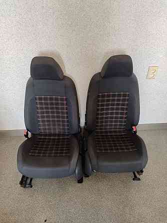 Продам 2 передних сиденья от WV Jetta6 Донецк